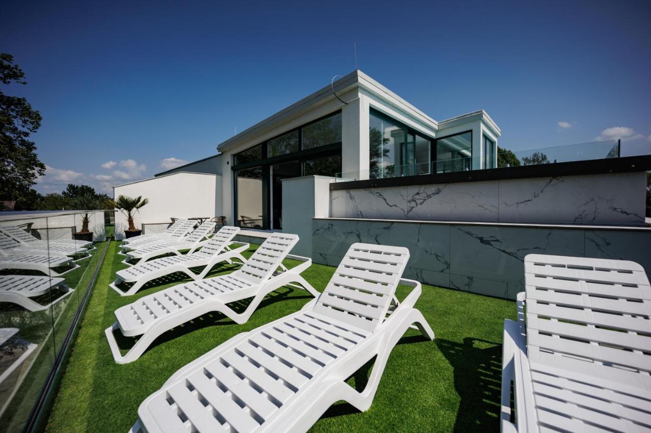 Villa Bauhaus Wellness Apartments 207 - Petiteplage Siófok Exterior foto